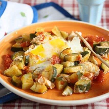 Zucchine in umido con uovo in camicia