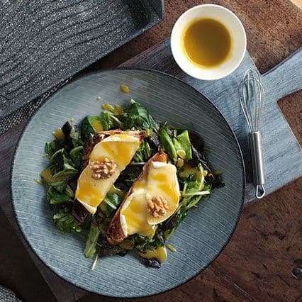 Insalata con Crostini di Toma e Vinaigrette alla Senape