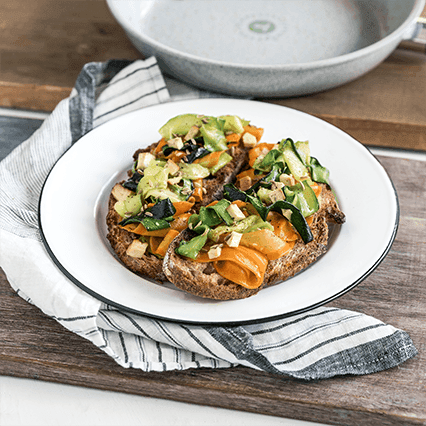 Bruschetta con Tofu, Carote, Zucchine e Finocchietto