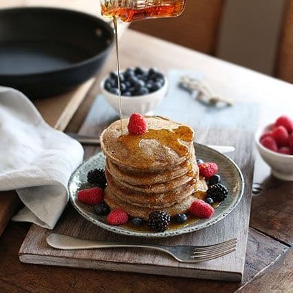 Pancakes di Grano Saraceno con Sciroppo d’Acero e Frutti di Bosco