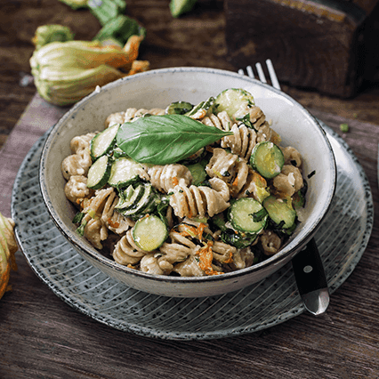 Fusilli Integrali con zucchine, feta e basilico