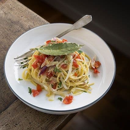 Spaghetti di grano duro al cipollotto fresco e peperoncino