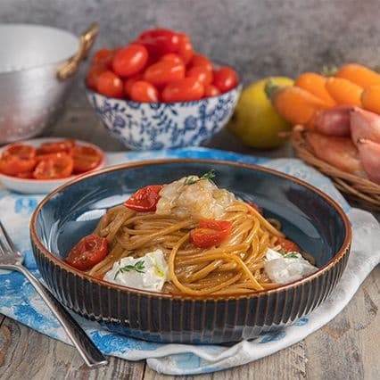 Linguine con crema di scampi, burrata e pomodorini confit