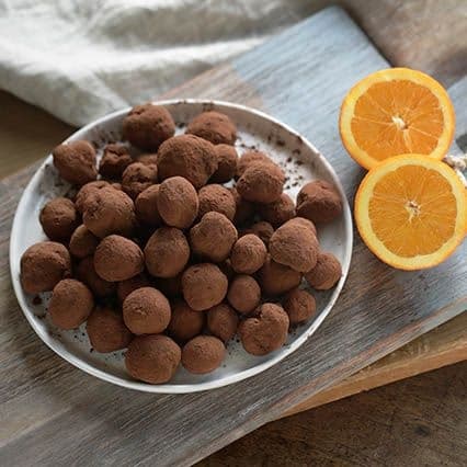 Tartufi al cioccolato e scorza d'arancia