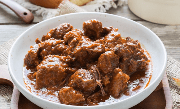 Spezzatino al sugo con polenta