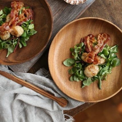 Insalata di capesante e pancetta croccante