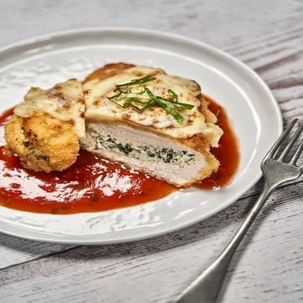 Filetti di pollo ripieni alla pizzaiola