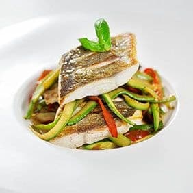 Ricciola alla piastra con verdure croccanti